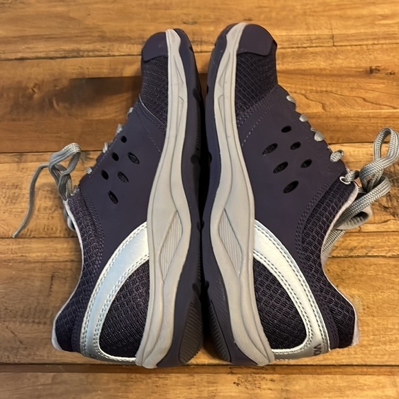 VIONIC sneakers - Picture 8 of 10